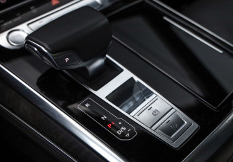 Подержанный автомобиль Audi Q8 2018 года (21 фото)