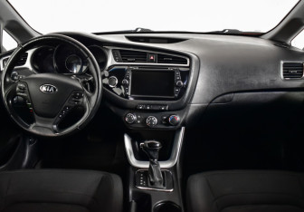 Подержанный автомобиль Kia Ceed Wagon 2016 года (12 фото)