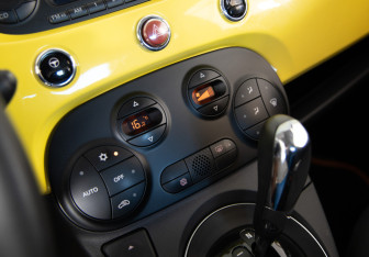 Подержанный автомобиль Fiat 500 Hatchback 2012 года (11 фото)