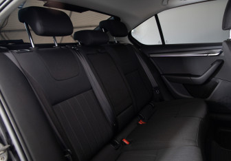 Подержанный автомобиль Skoda Octavia Liftback 2019 года (14 фото)