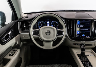 Подержанный автомобиль Volvo XC60 2021 года (12 фото)
