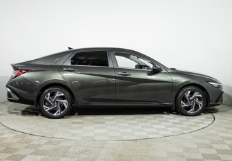 Подержанный автомобиль Hyundai Elantra Sedan 2024 года (4 фото)