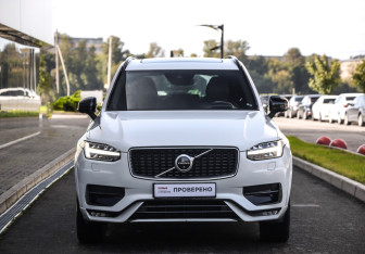 Подержанный автомобиль Volvo XC90 2019 года (4 фото)