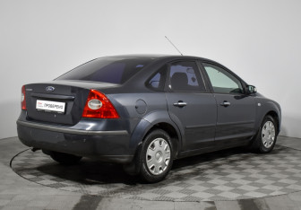 Подержанный автомобиль Ford Focus Sedan 2007 года (5 фото)