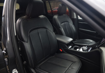 Подержанный автомобиль Jeep Grand Cherokee 2022 года (32 фото)