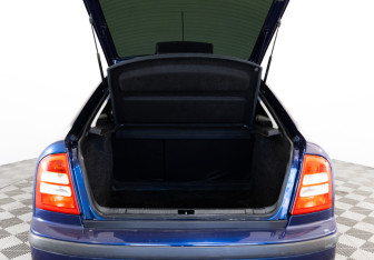 Подержанный автомобиль Skoda Octavia Liftback 2006 года (16 фото)