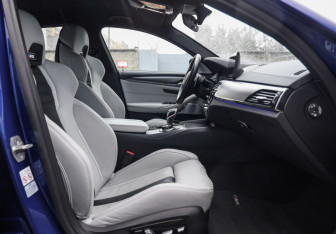 Подержанный автомобиль BMW M5 Sedan 2022 года (30 фото)