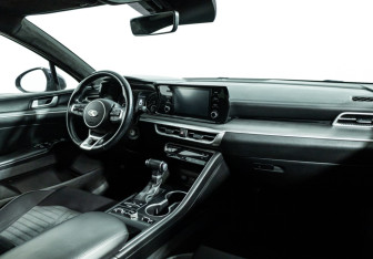 Подержанный автомобиль Kia K5 2020 года (9 фото)