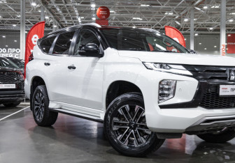Подержанный автомобиль Mitsubishi Montero Sport 2022 года (9 фото)