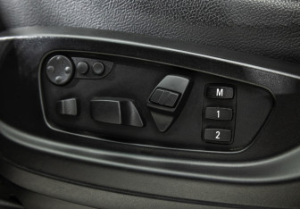 Подержанный автомобиль BMW X6 2013 года (15 фото)