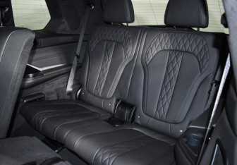 Подержанный автомобиль BMW X7 2023 года (24 фото)