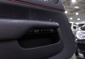 Подержанный автомобиль Rolls-Royce Wraith 2016 года (15 фото)