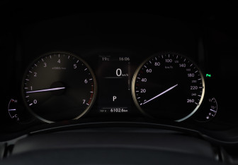 Подержанный автомобиль Lexus NX 2017 года (14 фото)