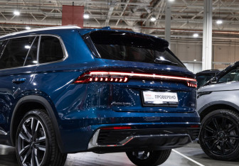 Подержанный автомобиль Geely Monjaro 2023 года (10 фото)