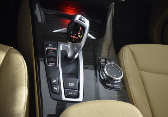 Подержанный автомобиль BMW X3 2015 года (18 фото)