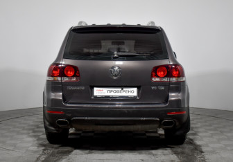 Подержанный автомобиль Volkswagen Touareg 2008 года (6 фото)