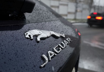 Подержанный автомобиль Jaguar F-Pace 2018 года (9 фото)