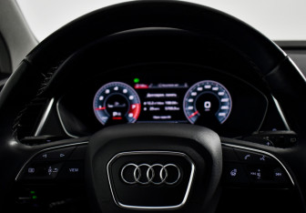 Подержанный автомобиль Audi Q5 2021 года (15 фото)