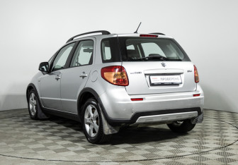 Подержанный автомобиль Suzuki SX4 Hatchback 2010 года (7 фото)