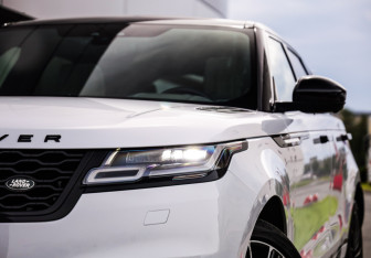 Подержанный автомобиль Land Rover Range Rover Velar 2019 года (2 фото)