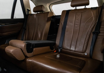 Подержанный автомобиль BMW X5 2015 года (28 фото)