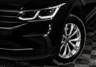 Подержанный автомобиль Volkswagen Tiguan 2021 года (2 фото)