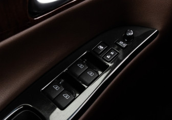 Подержанный автомобиль Infiniti QX50 2017 года (16 фото)