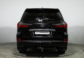 Подержанный автомобиль Lexus LX 2018 года (6 фото)