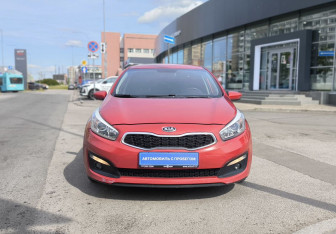 Подержанный автомобиль Kia Ceed Hatchback 2017 года (2 фото)