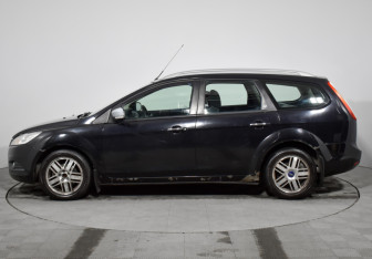 Подержанный автомобиль Ford Focus Wagon 2008 года (8 фото)