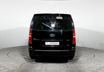 Подержанный автомобиль Hyundai Grand Starex 2011 года (6 фото)