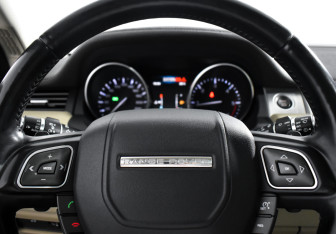 Подержанный автомобиль Land Rover Range Rover Evoque 2012 года (18 фото)
