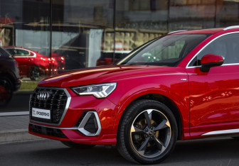 Подержанный автомобиль Audi Q3 2021 года (9 фото)