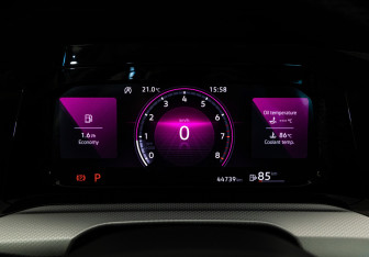 Подержанный автомобиль Volkswagen Golf Hatchback 2020 года (31 фото)