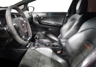 Подержанный автомобиль Kia Ceed GT 2017 года (10 фото)