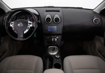 Подержанный автомобиль Nissan Qashqai+2 2011 года (9 фото)