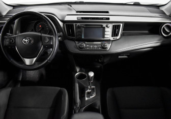 Подержанный автомобиль Toyota RAV4 2014 года (14 фото)