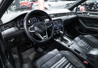 Подержанный автомобиль Volkswagen Passat Wagon 2019 года (20 фото)