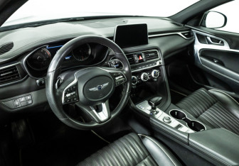 Подержанный автомобиль Genesis G70 2021 года (11 фото)