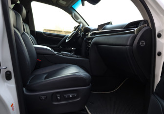 Подержанный автомобиль Lexus LX 2016 года (28 фото)