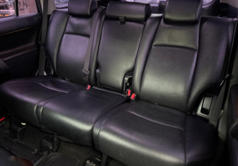 Подержанный автомобиль Toyota Land Cruiser Prado 2015 года (11 фото)