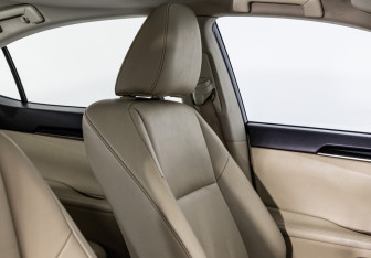 Подержанный автомобиль Lexus ES 2013 года (27 фото)