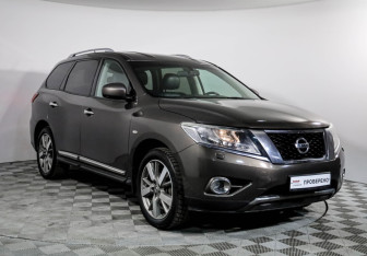 Подержанный автомобиль Nissan Pathfinder 2015 года (3 фото)