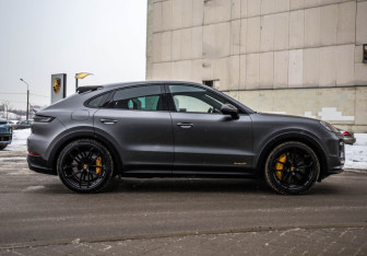Подержанный автомобиль Porsche Cayenne 2023 года (5 фото)