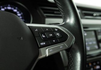 Подержанный автомобиль Volkswagen Passat Sedan 2021 года (18 фото)