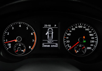 Подержанный автомобиль Volkswagen Jetta Sedan 2013 года (17 фото)