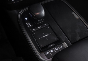 Подержанный автомобиль Lexus LS 2021 года (24 фото)