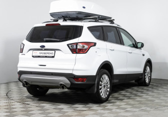 Подержанный автомобиль Ford Kuga 2016 года (5 фото)