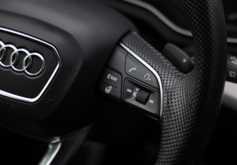 Подержанный автомобиль Audi Q5 2019 года (13 фото)