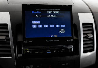 Подержанный автомобиль Peugeot 4007 2008 года (13 фото)